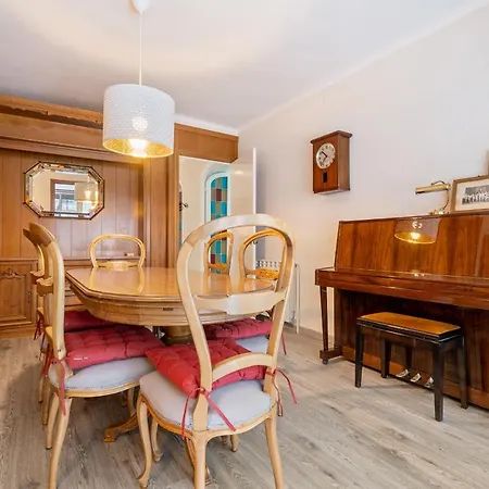 Hauzify I Ducal Holiday home Montblanc